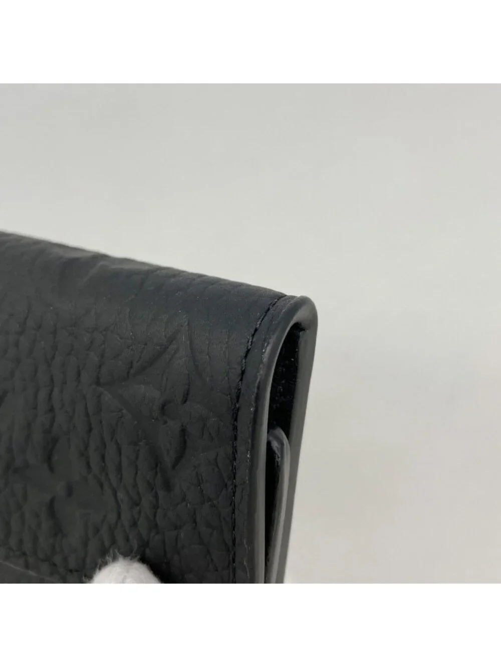 Louis Vuitton Key Case Taurillon Multicles 6 Black Key Holder